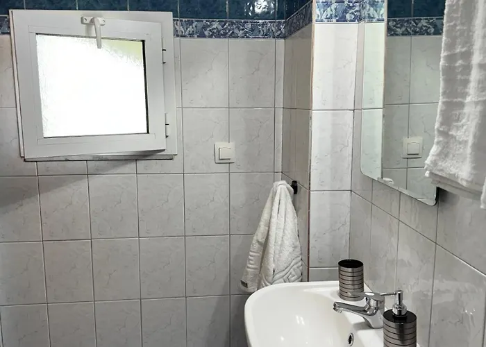 The Sunlit Retreat Apartment *